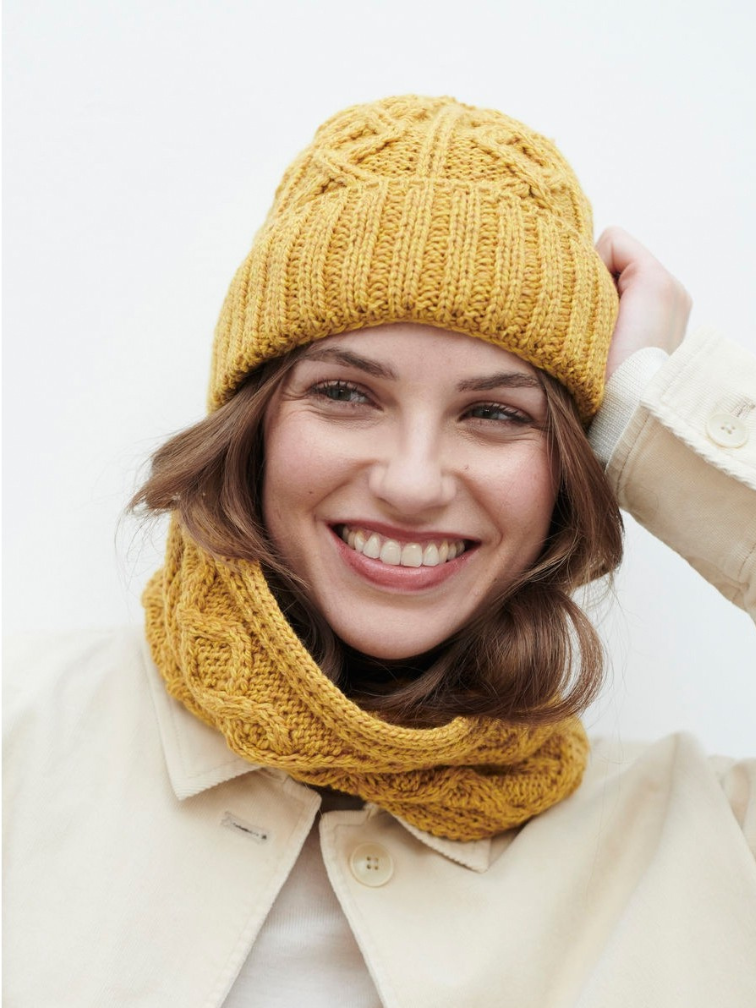 Czapka Aran z wełny super soft merino - musztardowa