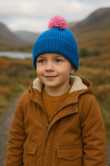 Niebieska czapka dziecięca z wymiennymi pomponami