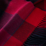 Malinowo czerwony szalik z wełny merino w kratkę