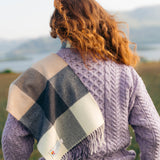 Brązowo czarny szalik z wełny merino w kratkę