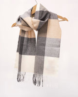 Brązowo czarny szalik z wełny merino w kratkę