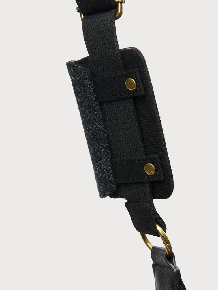 czarny odpinany portfel na karty w jodełkę