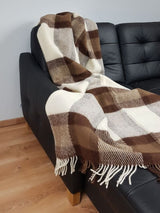 Koc wełniany w beżowo brązowe bloki
