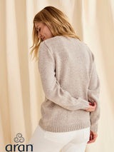 Swetry na wczesną wiosnę – jak wybrać idealny model na zmienną pogodę?