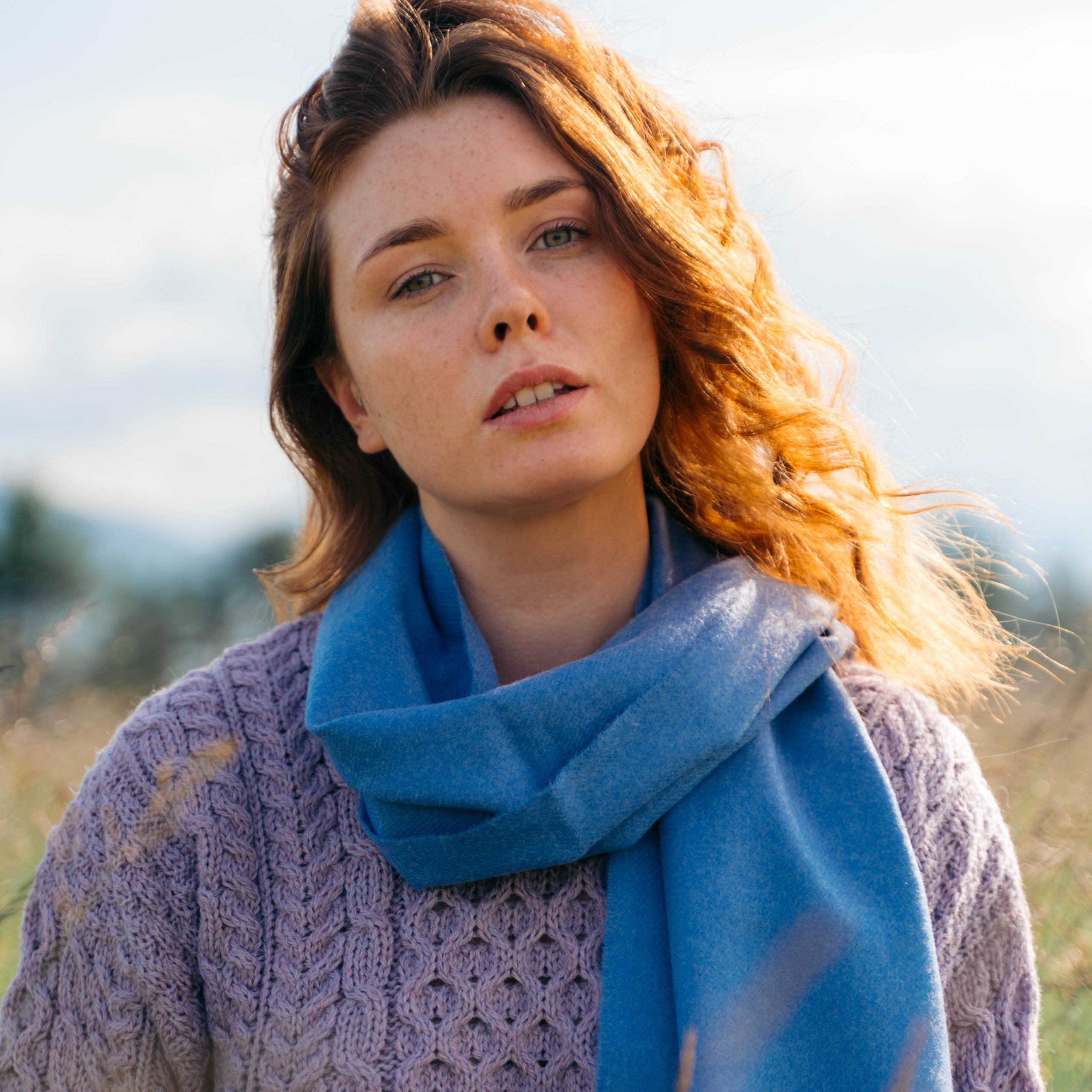 Szalik z wełny merino w kolorze niebieskiego agatu