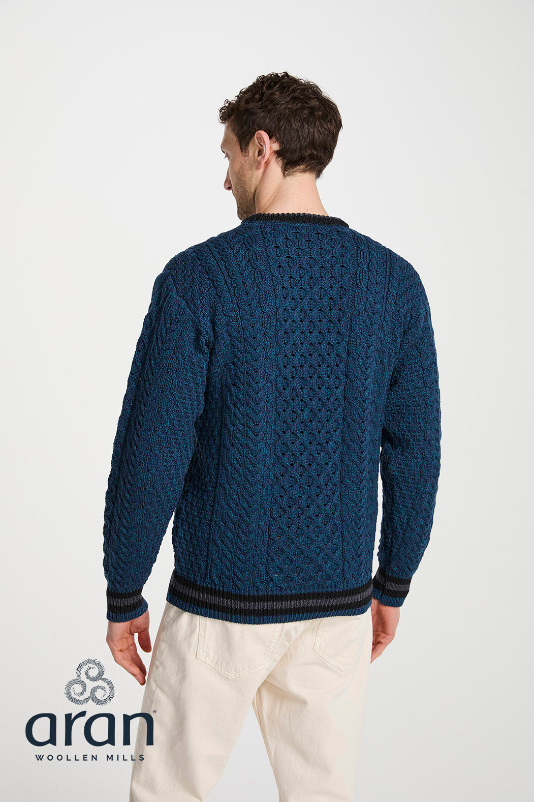 Sweter męski z wełny merino - niebieski z czarnym akcentem