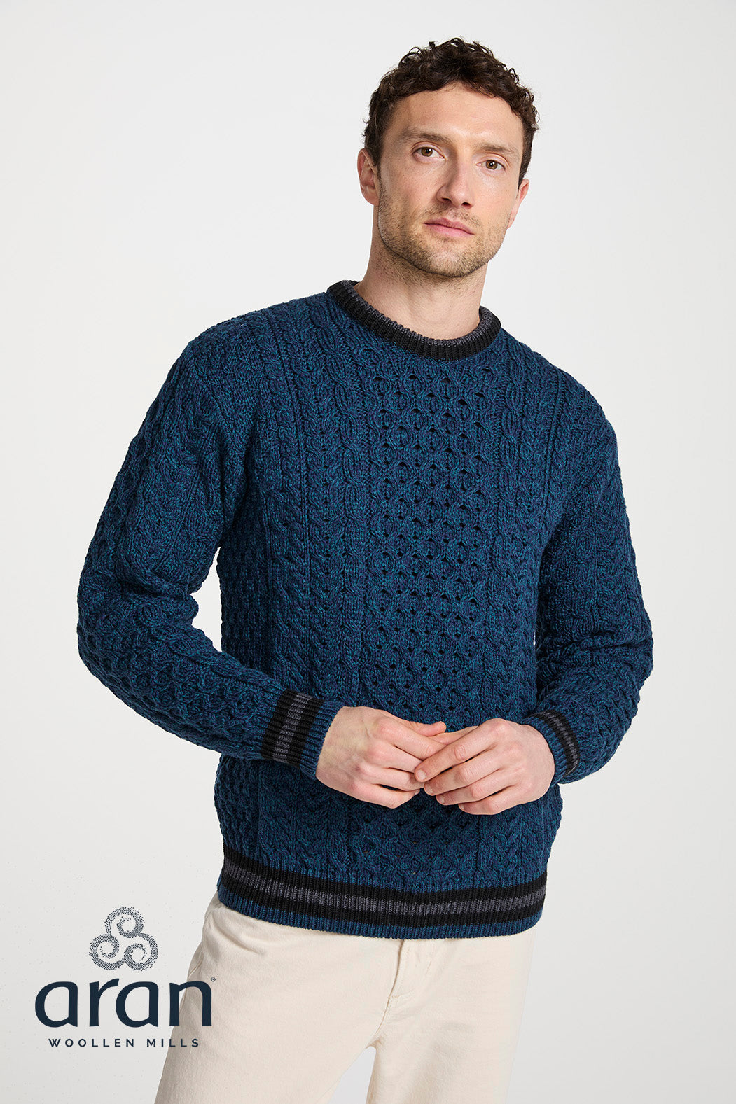 Sweter męski z wełny merino - niebieski z czarnym akcentem