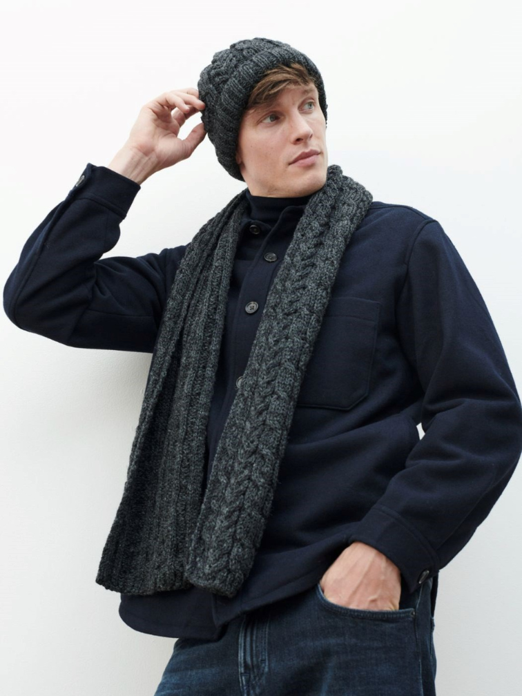 Szal Aran z wełny owczej - w kolorze grafitowym