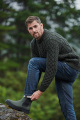 Klasyczny sweter z wełny czesankowej unisex - oliwkowy