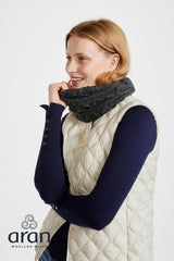 Komin Aran z super soft wełny merino - w kolorze grafitowym