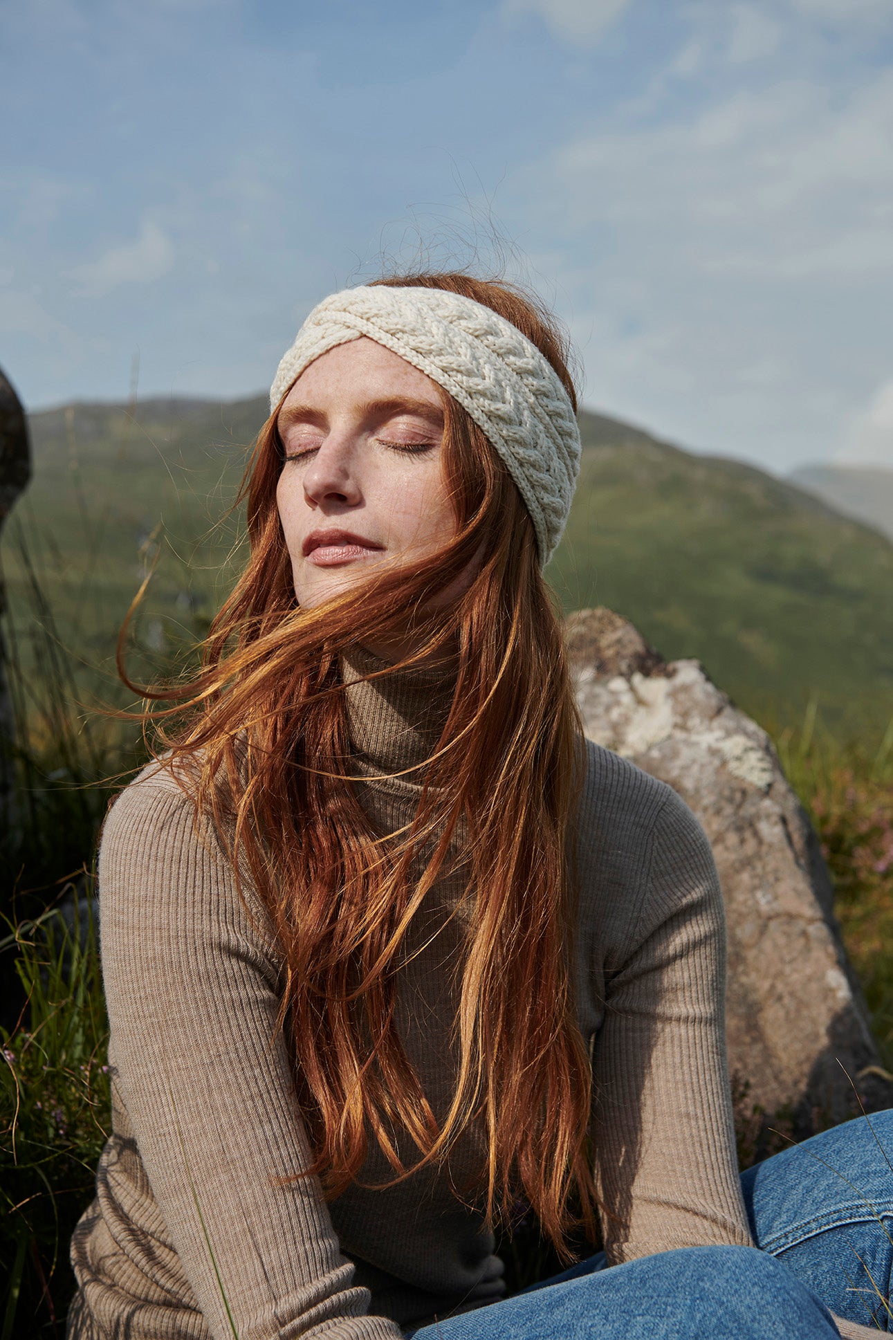 Opaska na głowę z wełny super soft merino - w kolorze kremowym