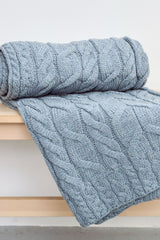 Szary koc Aran z wełny merino supersoft w warkocze - kamienna zatoka