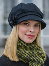Czarny damski kapelusz wełniany typu newboy