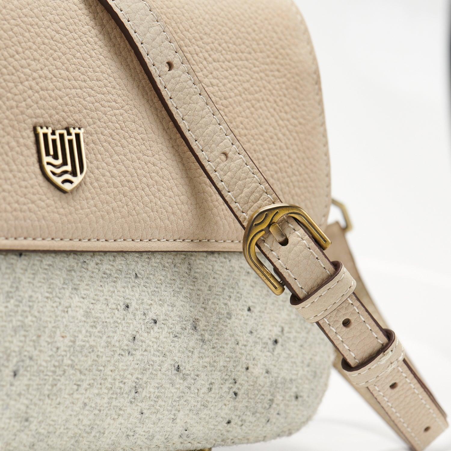 Beżowa torebka Caithness Clutch z Harris Tweedu i skóry