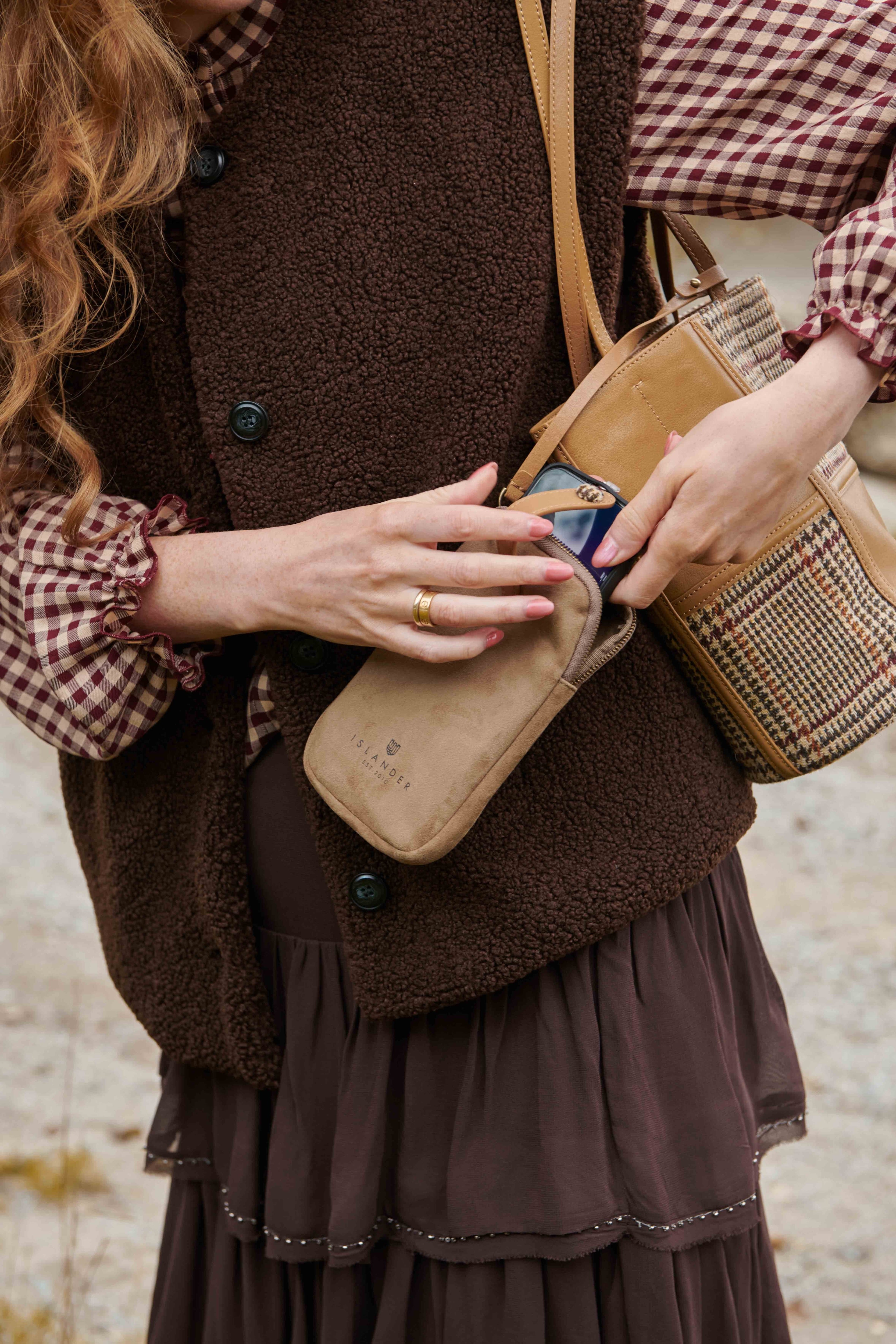 Beżowa torebka Orlagh z Harris Tweedu i skóry w pepitkę