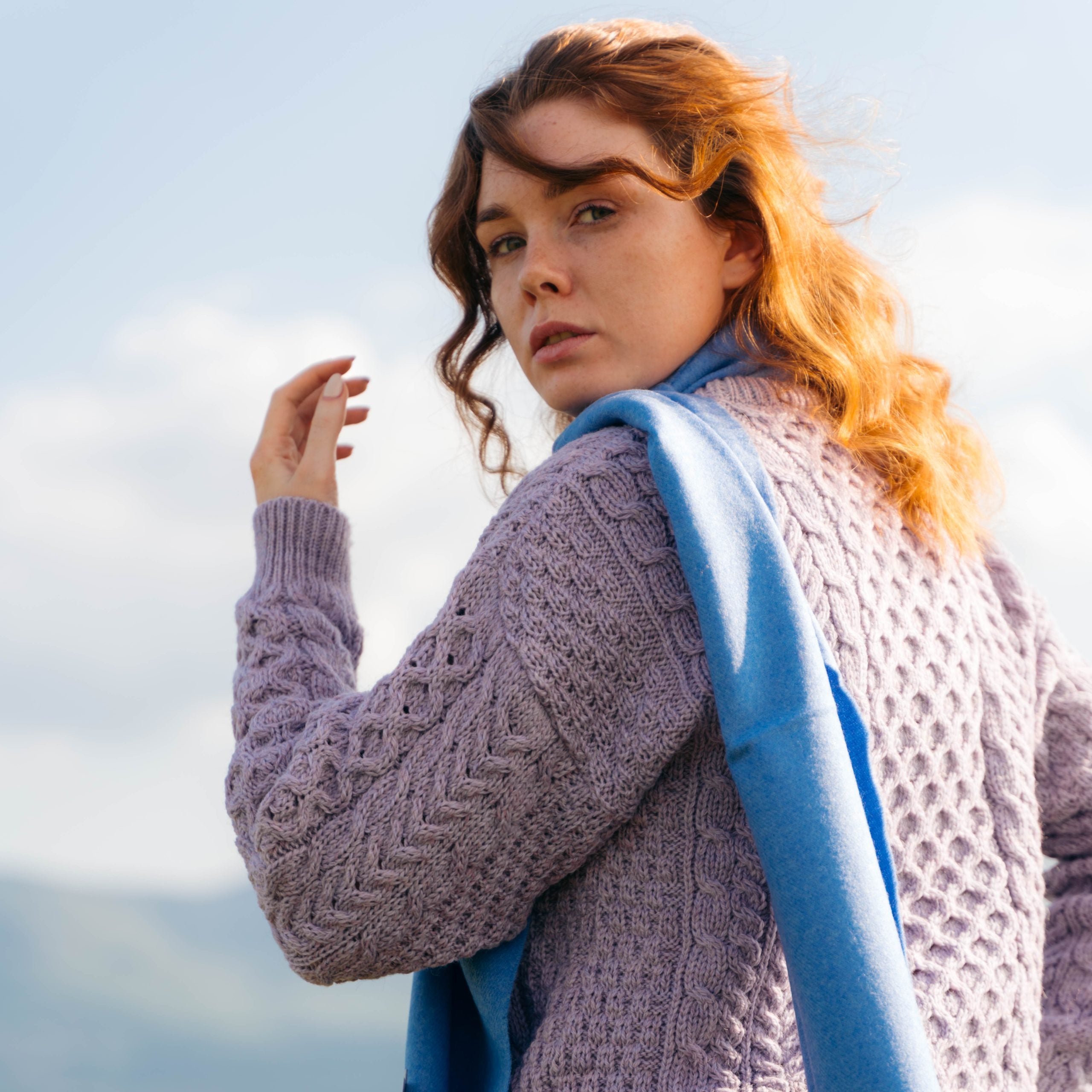 Szalik z wełny merino w kolorze niebieskiego agatu