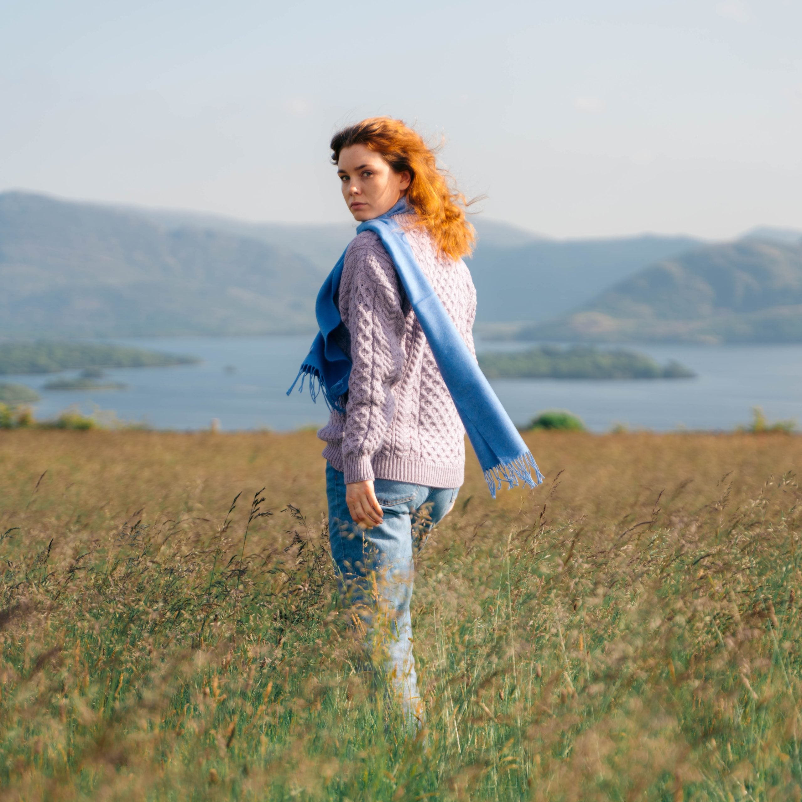 Szalik z wełny merino w kolorze niebieskiego agatu