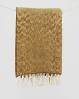 Musztardowy koc z wełny merino i kaszmiru w jodełkę, 136x180cm
