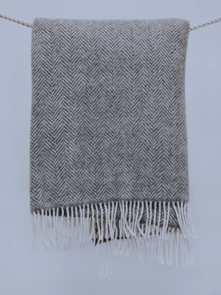 Koc z welny merino i kaszmiru w jodelke 136x180 cm