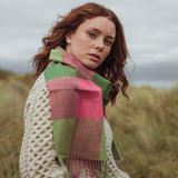 Szalik z wełny merino w różowo-zieloną kratkę