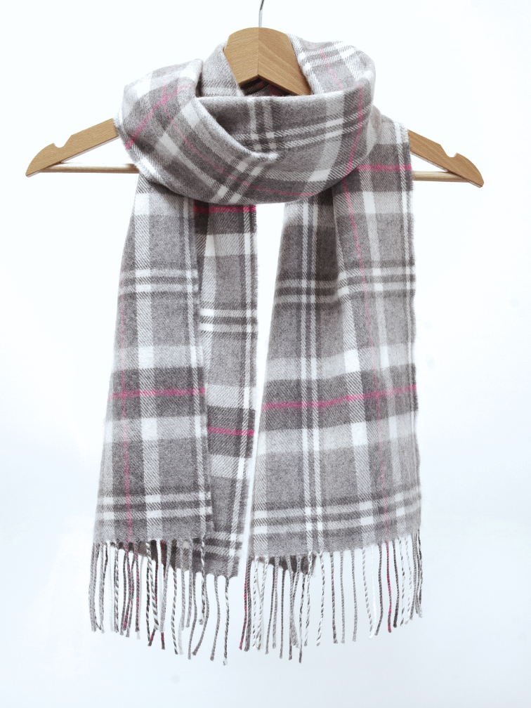 Szalik z wełny merino w szaro różową kratkę