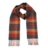 Szalik z wełny merino w antracytowo-pomarańczową kratkę