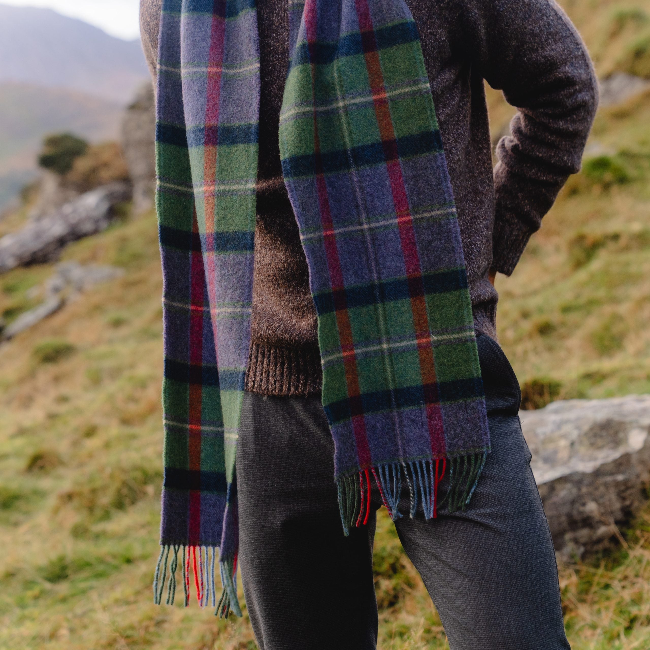 Zielono-purpurowy szalik z wełny jagnięcej w kratkę