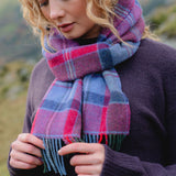 Purpurowy szalik z wełny jagnięcej w kratkę - malinowa czerwień