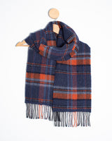 Granatowy szalik z kaszmiru i wełny merino w pomarańczową kratkę