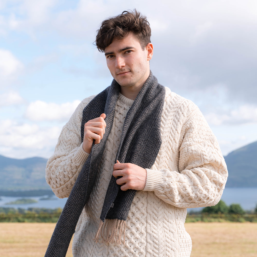 Szaro brązowy szalik z kaszmiru i wełny merino