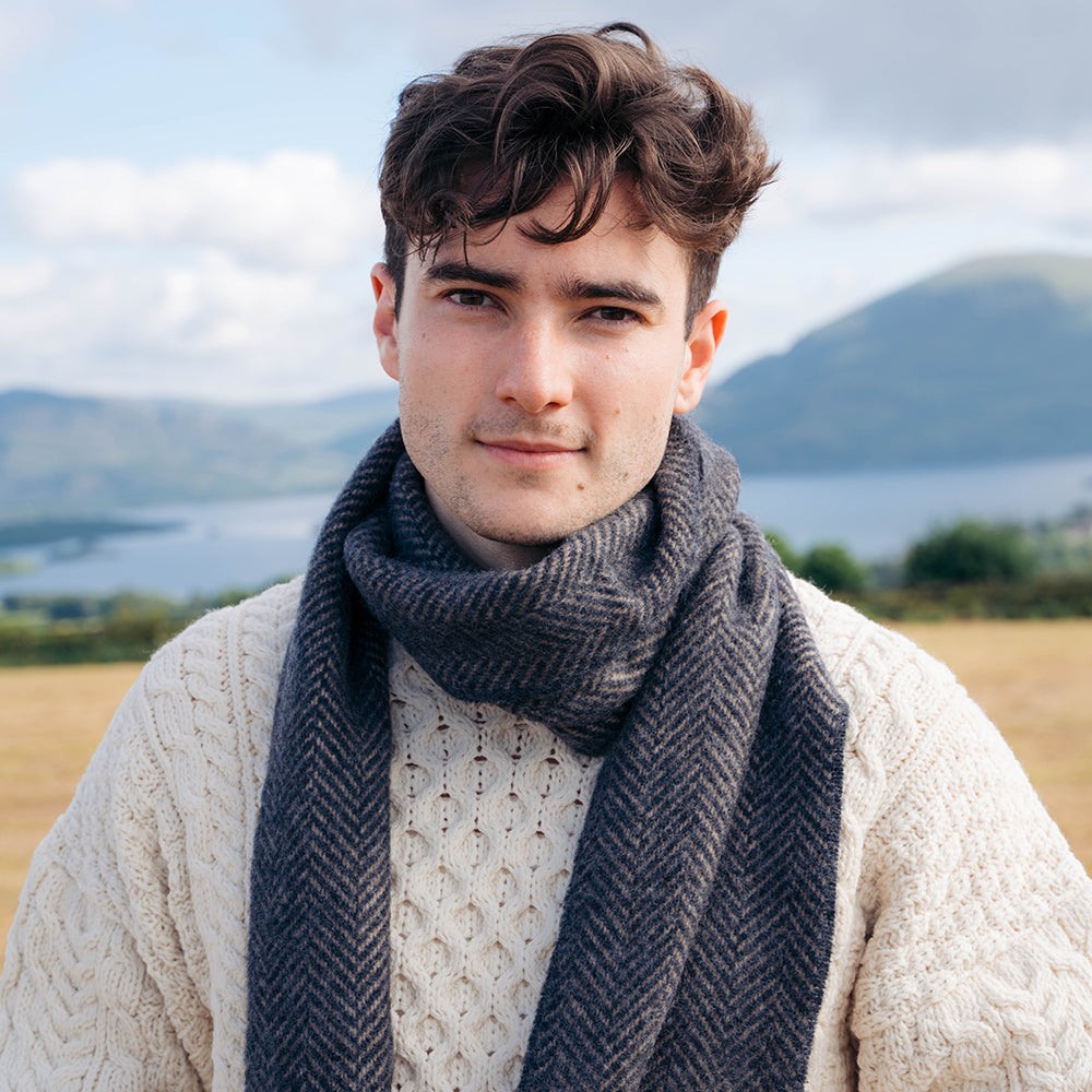 Szaro brązowy szalik z kaszmiru i wełny merino