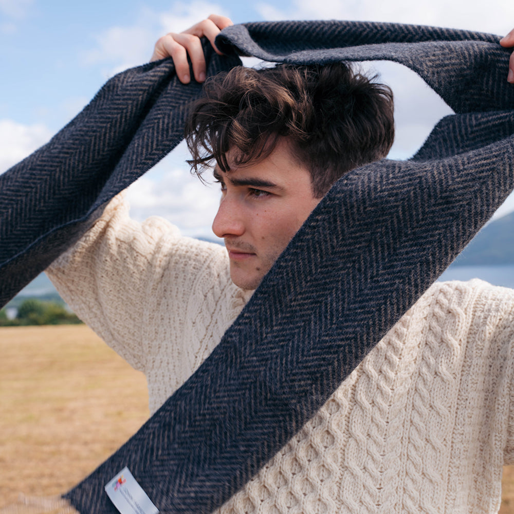 Szaro brązowy szalik z kaszmiru i wełny merino