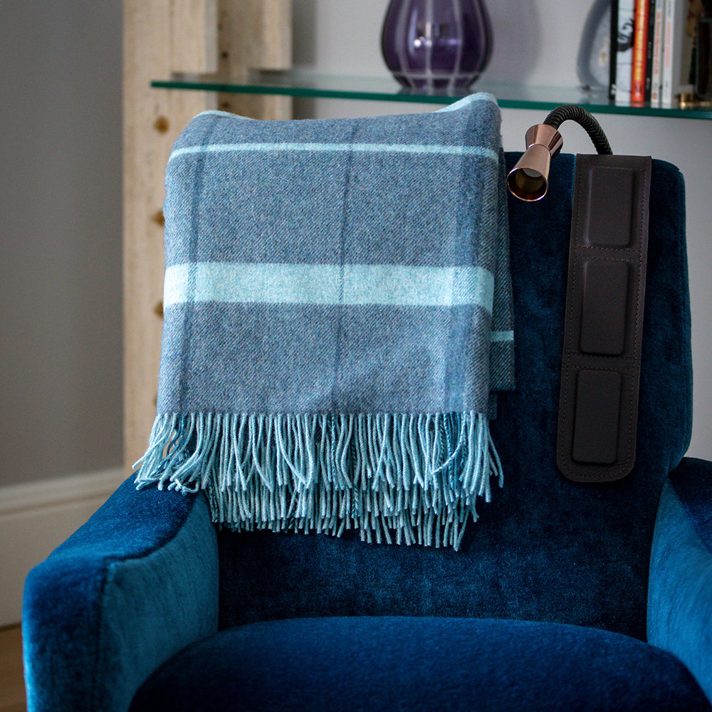 Koc z wełny merino w popielato grynszpanowe pasy