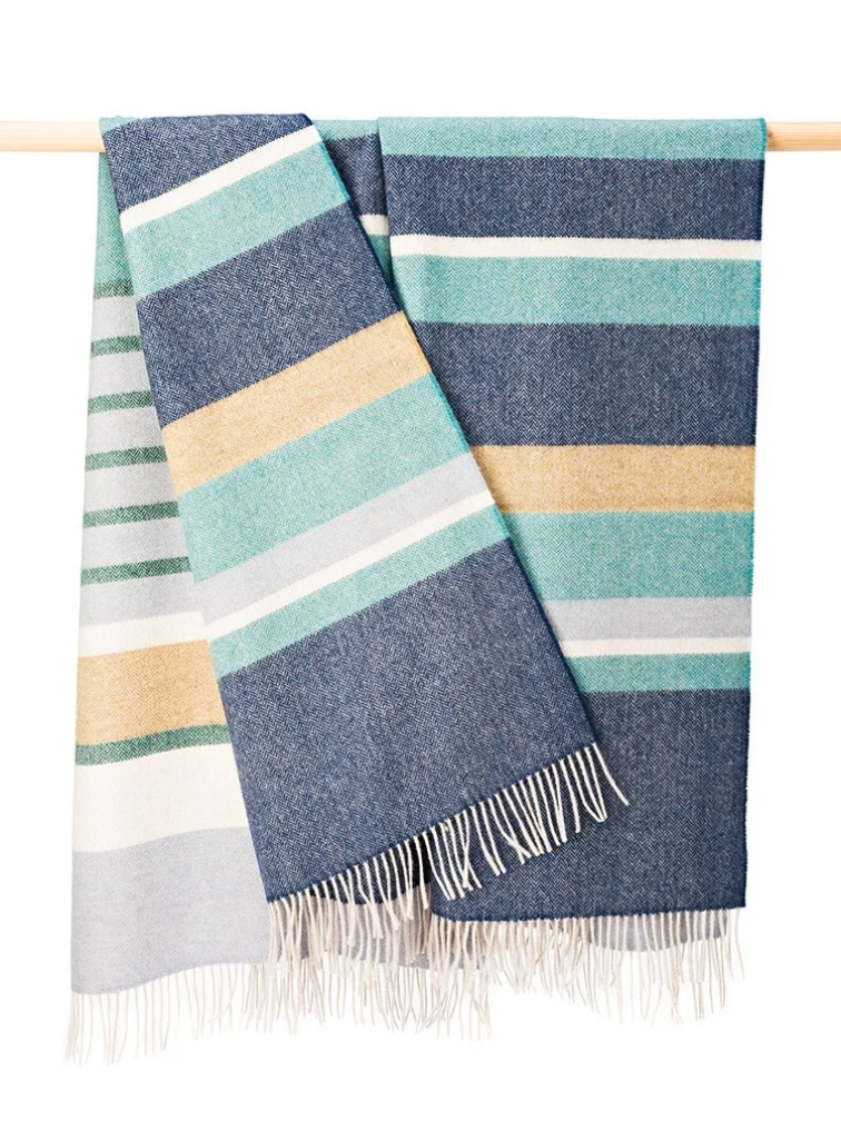Koc z wełny merino w nadmorskie pasy - Błękit i Granat