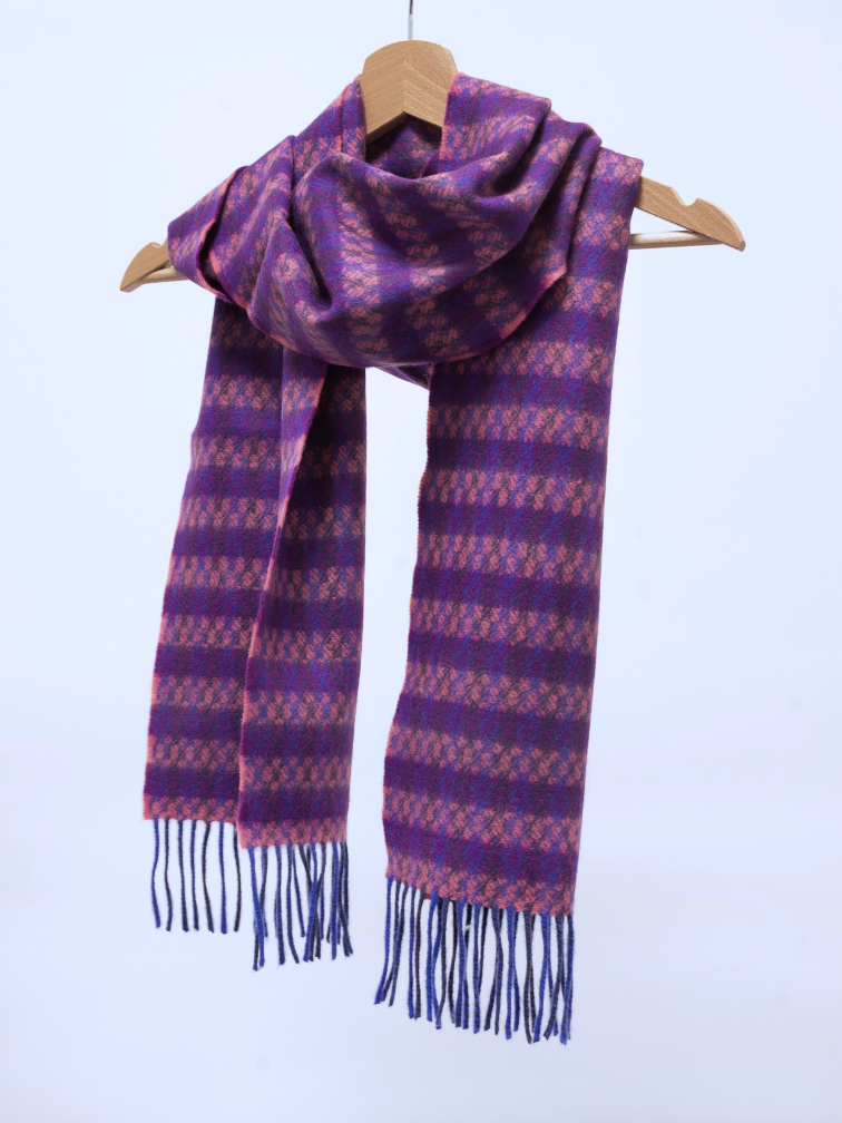 Malinowy szalik z kaszmiru i wełny w jodełkę