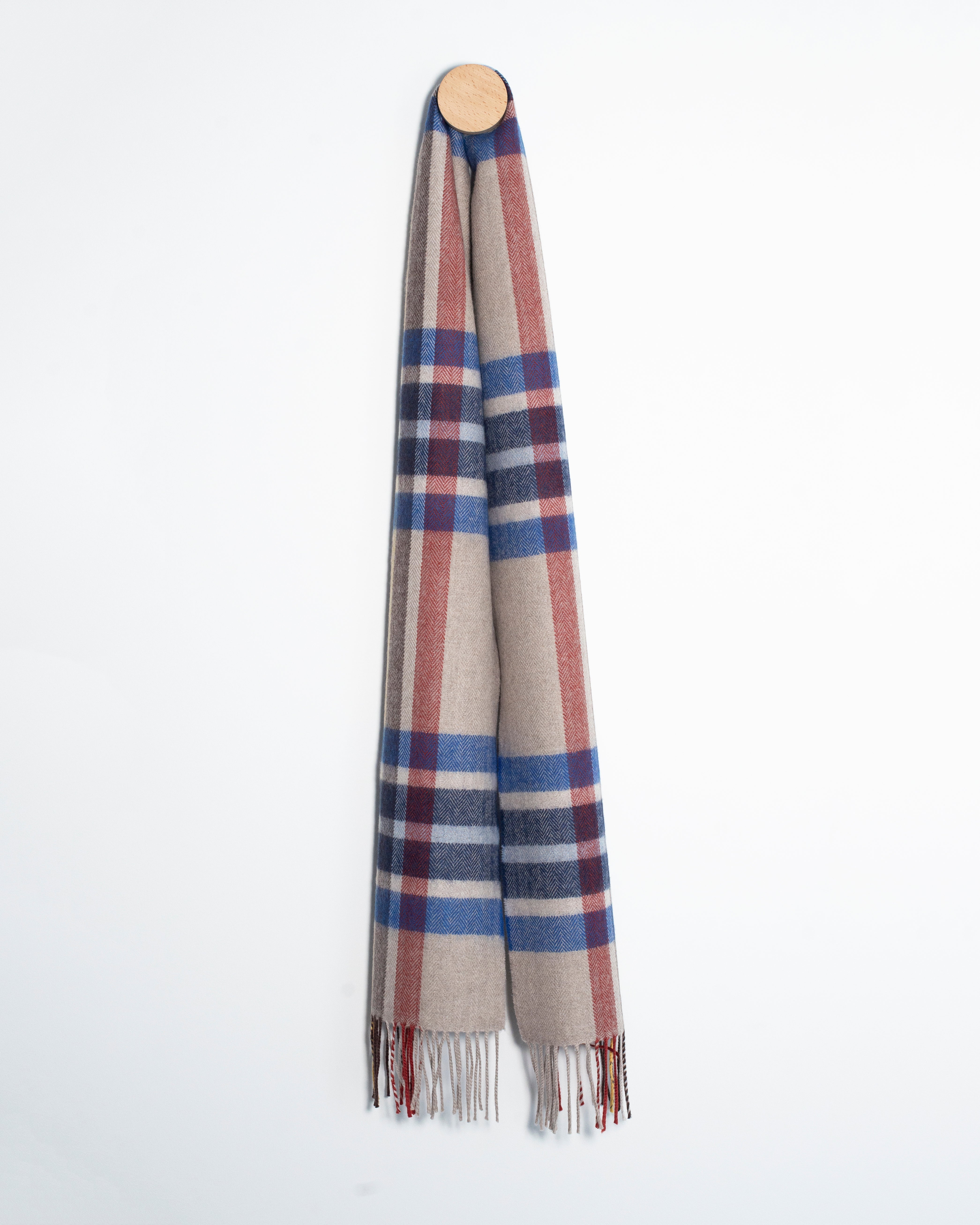 Szalik z wełny merino w kratę – górskie jezioro