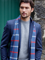 Granatowy szalik z wełny merino w czerwone i białe linie