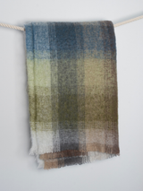 Koc z moheru w kolorach wiosennej łąki, 136x180cm, 70% moher i 30% wełna 