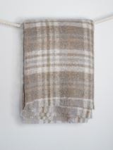 Koc z moheru w piaskowo kremowe bloki