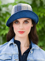 Damski kapelusz wełniany typu clodagh w granatową kratkę