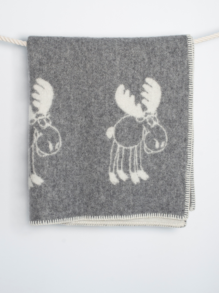 Szary kocyk dziecięcy z wełny owczej z uśmiechniętym łosiem