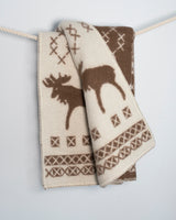 Brązowy koc wełniany w renifery