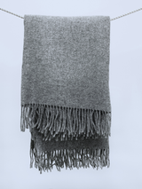 Koc wełniany w kolorze antracytowym