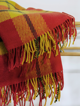 Koc wełniany w czerwono żółtą kratkę