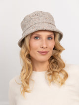 Beżowy kapelusz z irlandzkiego tweedu typu bucket hat