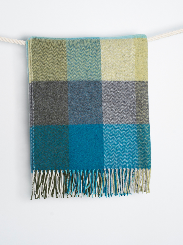 Koc z wełny jagnięcej w kratkę - morska przygoda