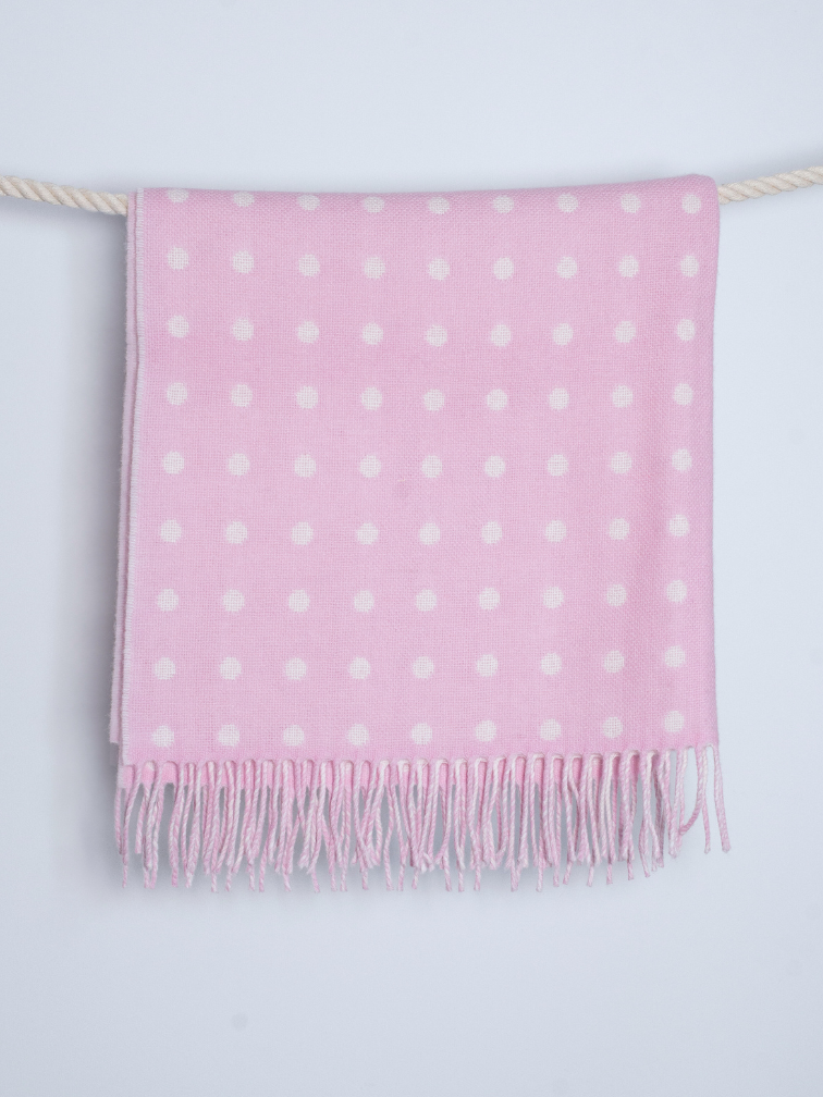 Dwustronny różowy kocyk dziecięcy z wełny jagnięcej w groszki