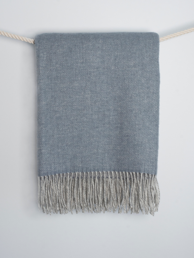 Dwustronny koc wełniany błękitno-szary