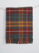 Koc z wełny owczej z tartanem Antique Buchanan w rozmiarze 150x183 cm