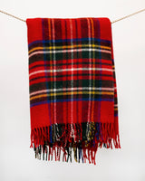 koc z wełny owczej w szkocką kratę Royal Stewart  tartan
